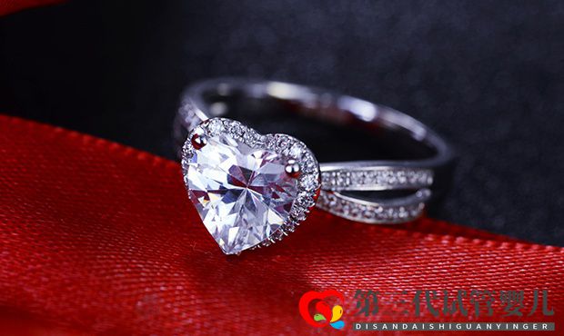 定做鉆戒價錢怎么算?了解哪些可以避免被坑?(圖1) 定做鉆戒價錢怎么算?了解哪些可以避免被坑?(圖1)