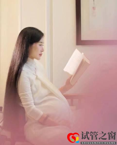 他是知名大導演,妻子為其3次試管取70顆卵子,今年近百歲成人生贏家(圖5)