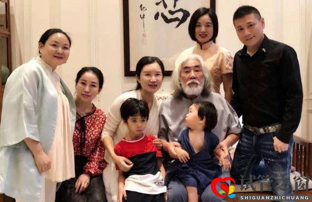 他是知名大導演,妻子為其3次試管取70顆卵子,今年近百歲成人生贏家(圖17)